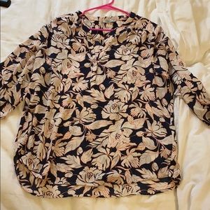 Dalia Women’s dress shirt, 3/4s sleeves size XL